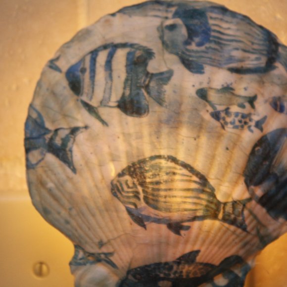 Sea Shell Night Light with Fish Design - Picture 3 of 5
